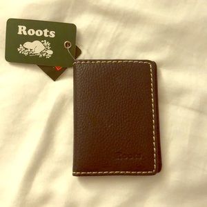Roots Leather ID Card Holder in Forest Green